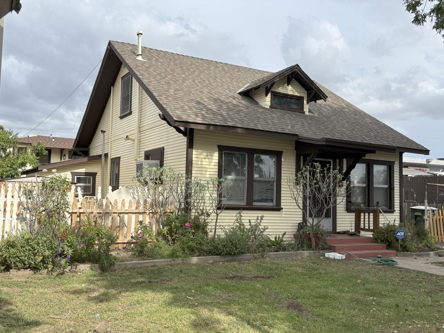 718 6th St, Modesto, CA 95354