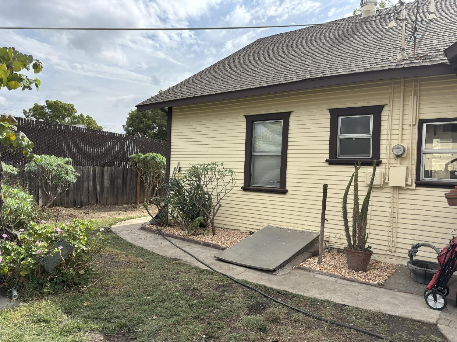 718 6th St, Modesto, CA 95354