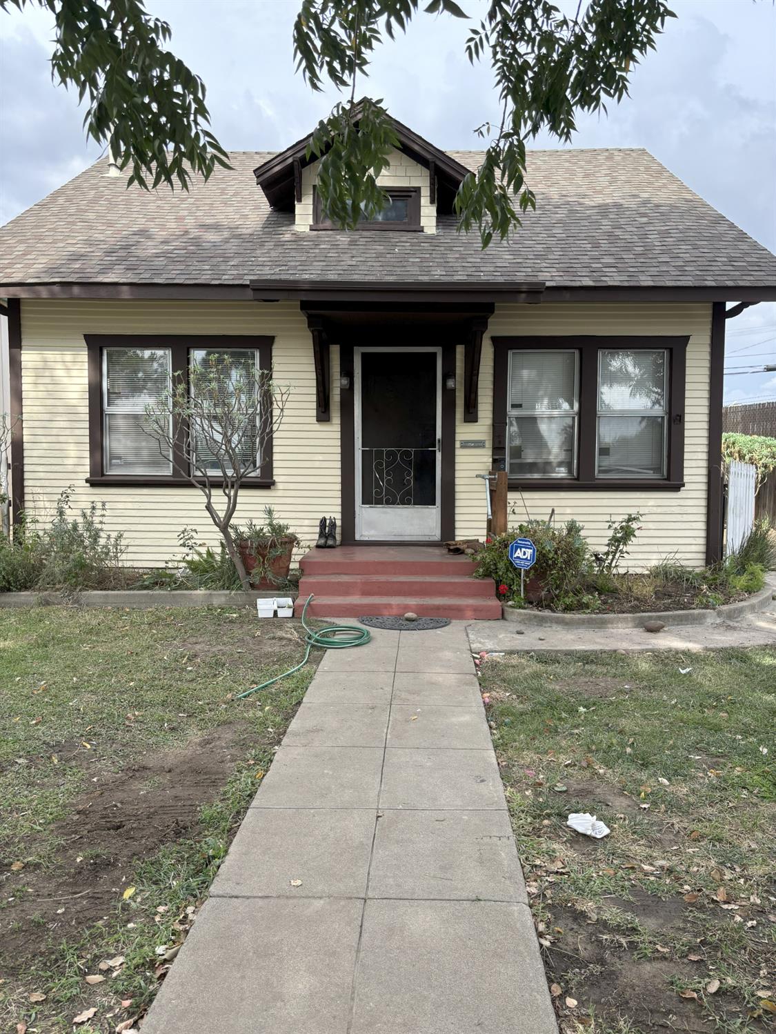 718 6th St, Modesto, CA 95354