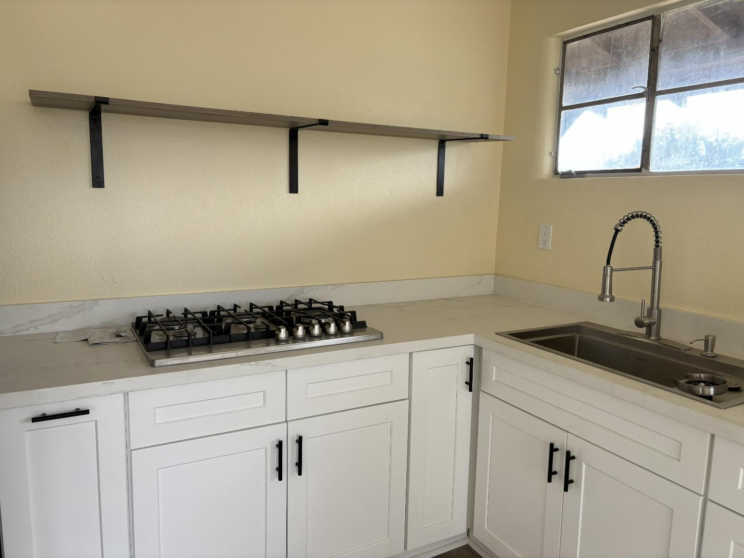 718 6th St, Modesto, CA 95354