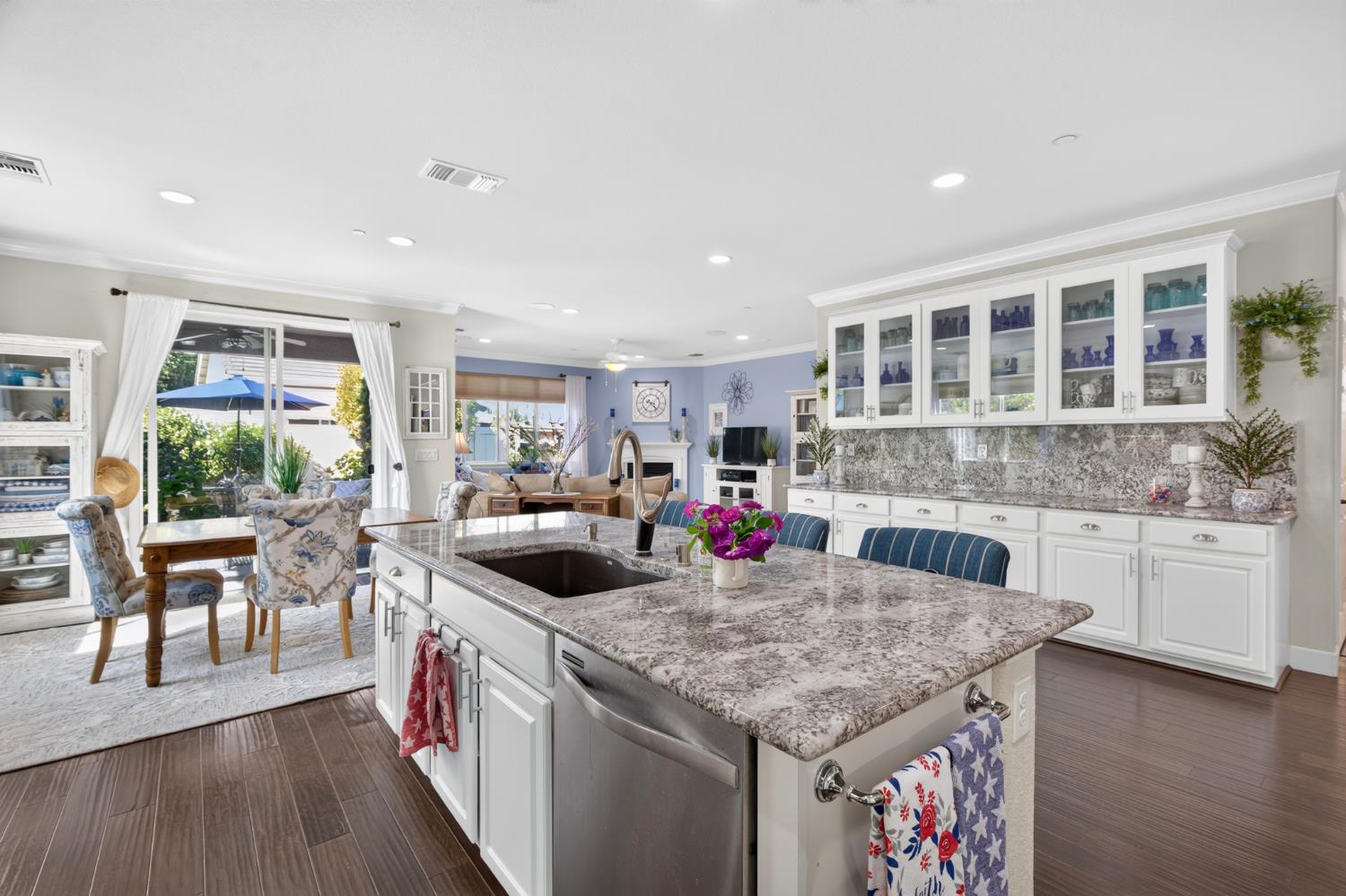 1370 Chestnut Hill Dr, Manteca, CA 95336