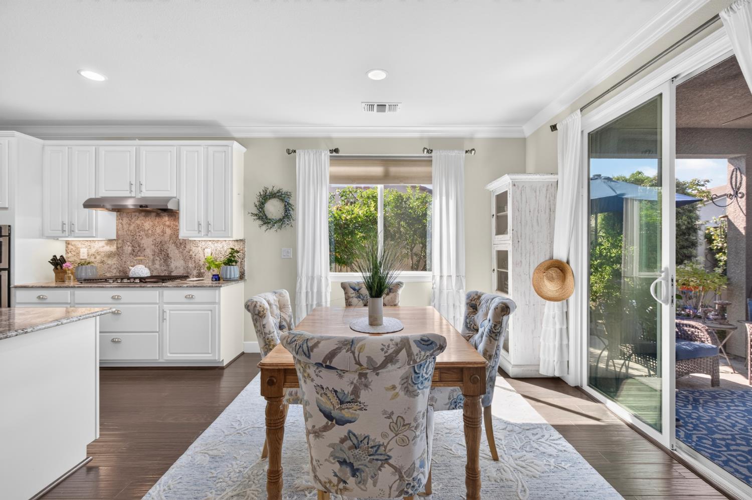 1370 Chestnut Hill Dr, Manteca, CA 95336