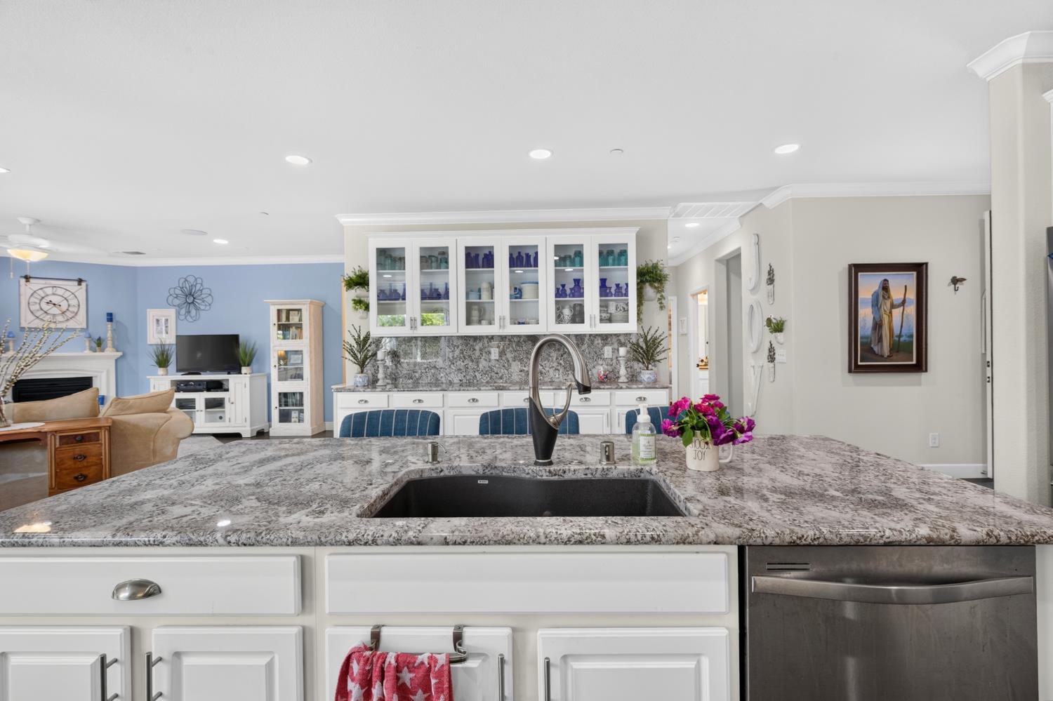 1370 Chestnut Hill Dr, Manteca, CA 95336