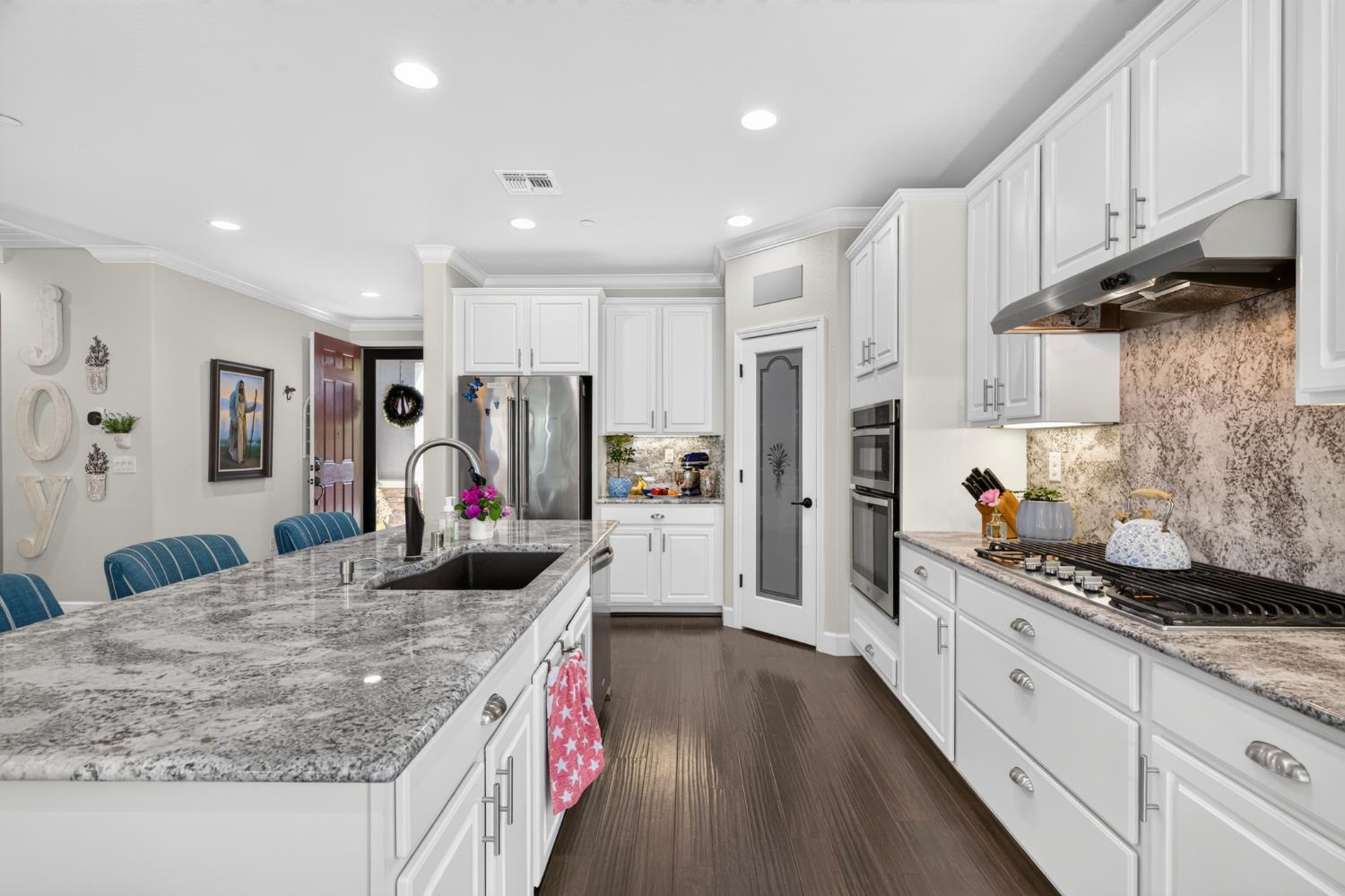 1370 Chestnut Hill Dr, Manteca, CA 95336