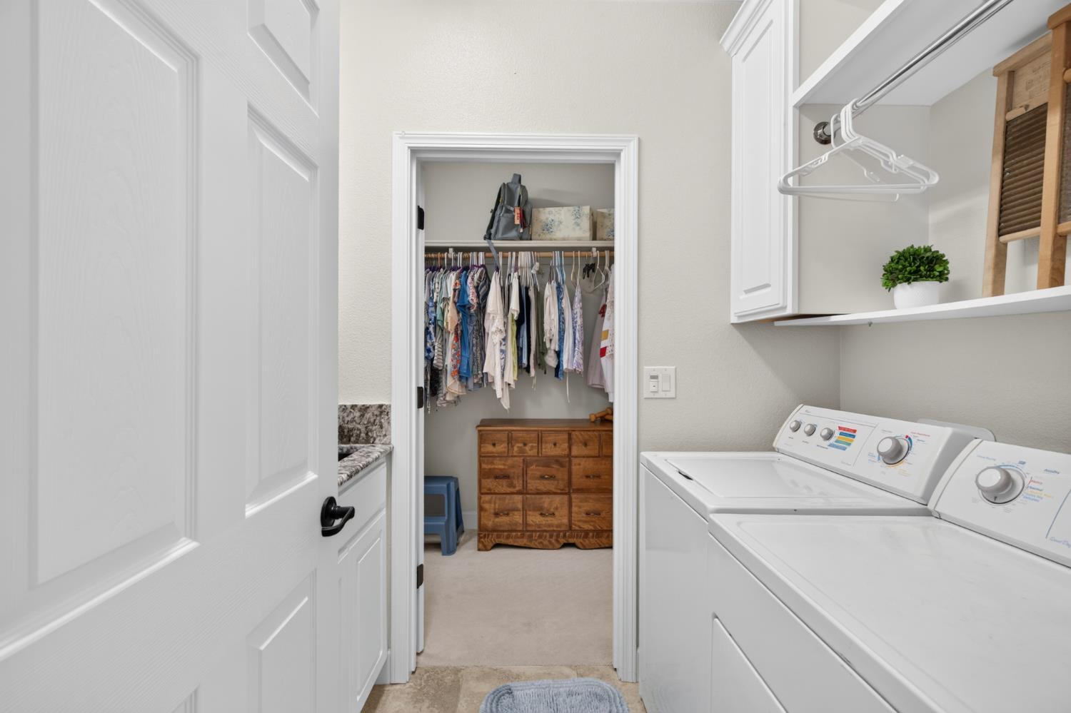 1370 Chestnut Hill Dr, Manteca, CA 95336