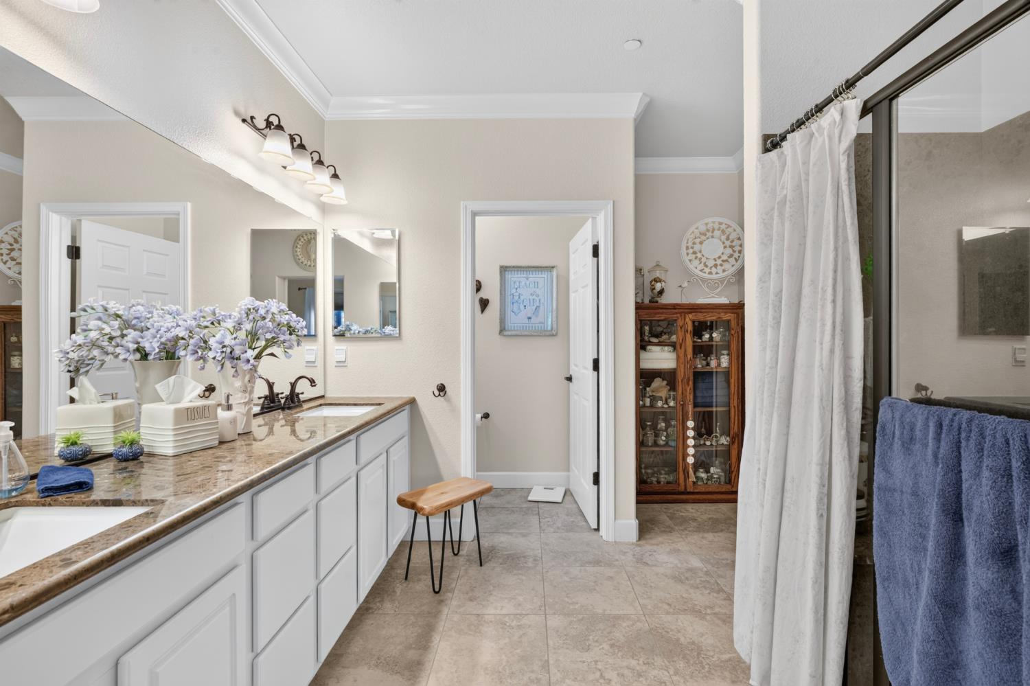 1370 Chestnut Hill Dr, Manteca, CA 95336
