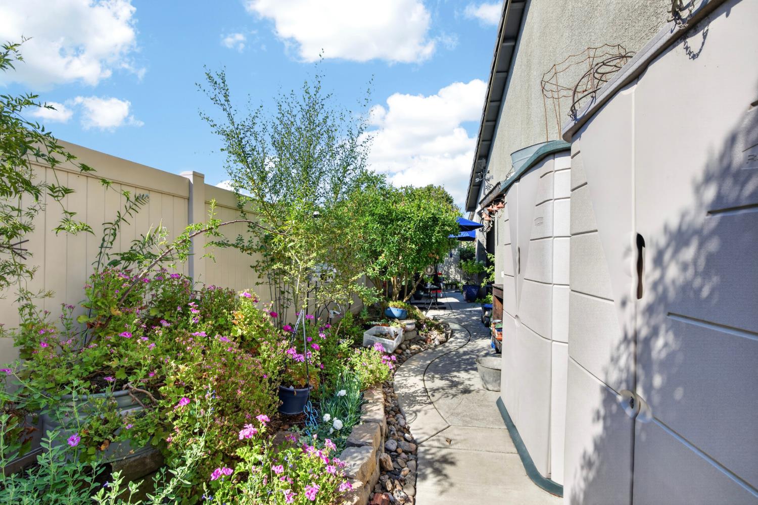 1370 Chestnut Hill Dr, Manteca, CA 95336