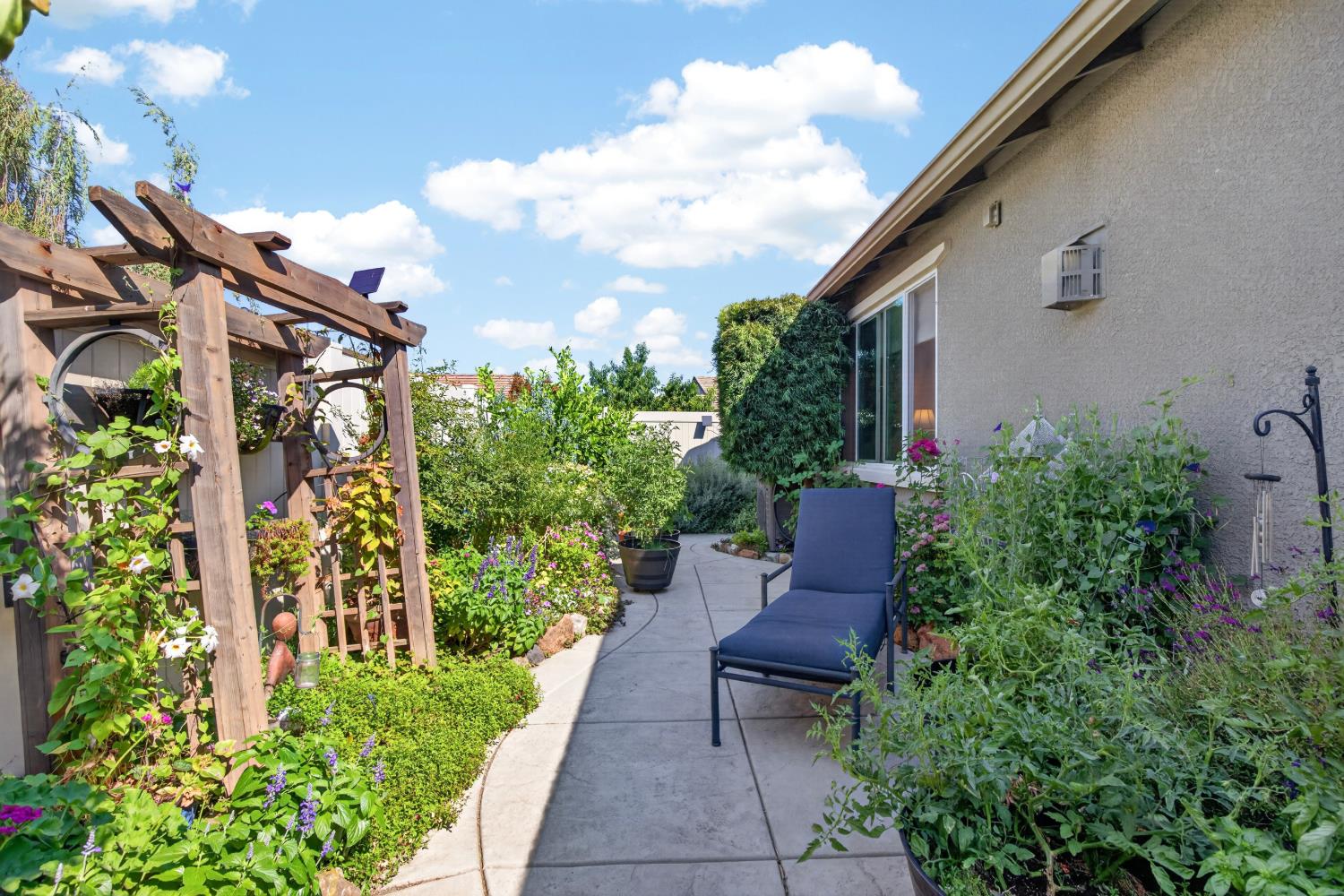 1370 Chestnut Hill Dr, Manteca, CA 95336