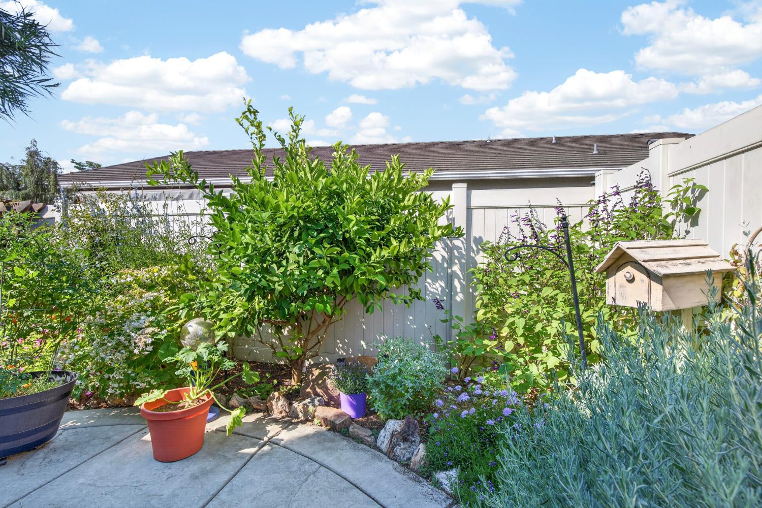 1370 Chestnut Hill Dr, Manteca, CA 95336