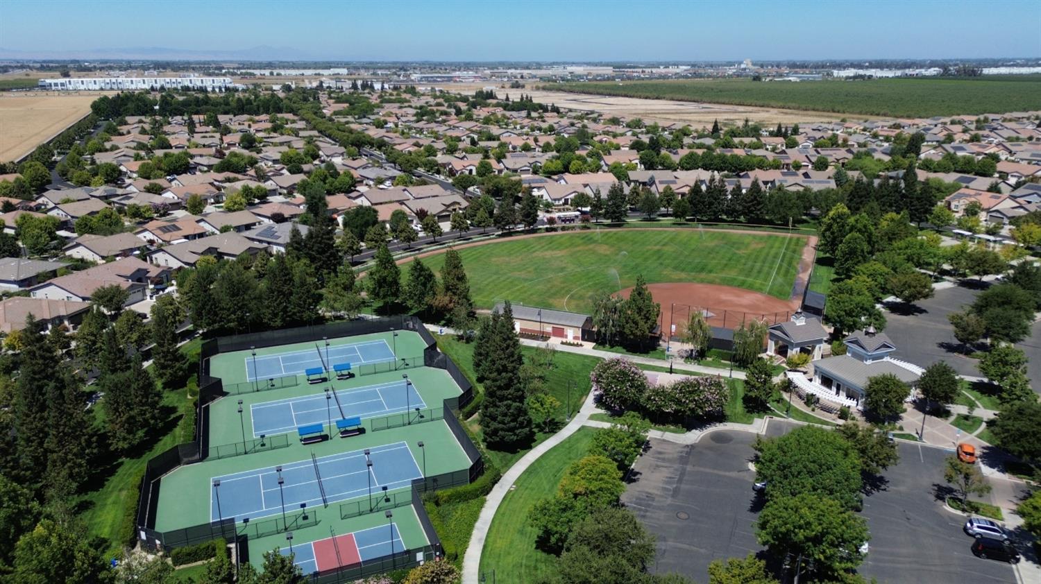 1370 Chestnut Hill Dr, Manteca, CA 95336