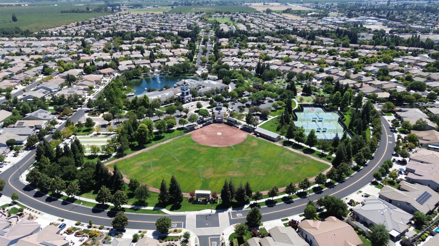 1370 Chestnut Hill Dr, Manteca, CA 95336