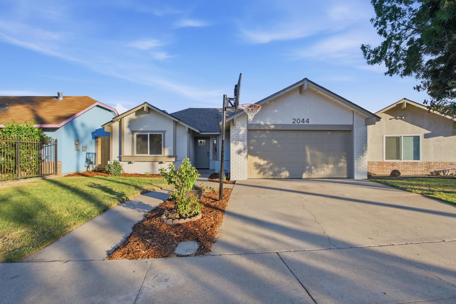 2044 Peggy Ln, Modesto, CA 95351