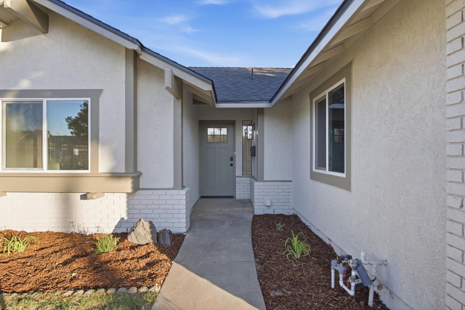 2044 Peggy Ln, Modesto, CA 95351