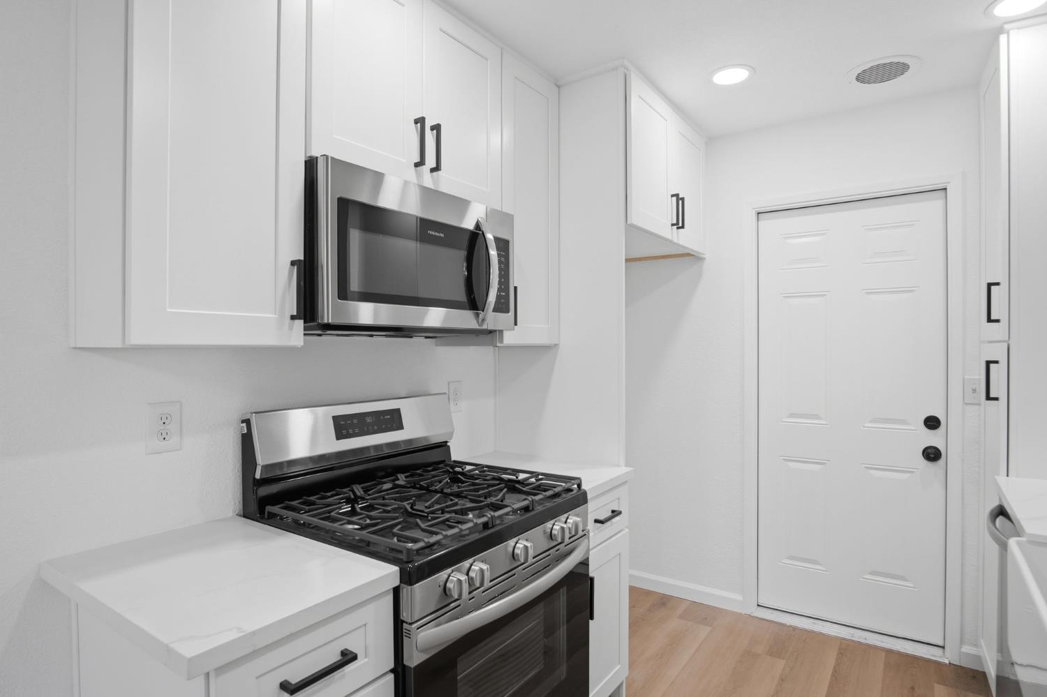 2044 Peggy Ln, Modesto, CA 95351