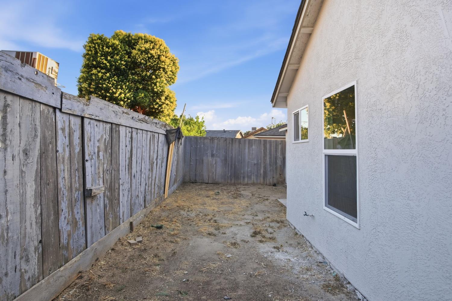 2044 Peggy Ln, Modesto, CA 95351