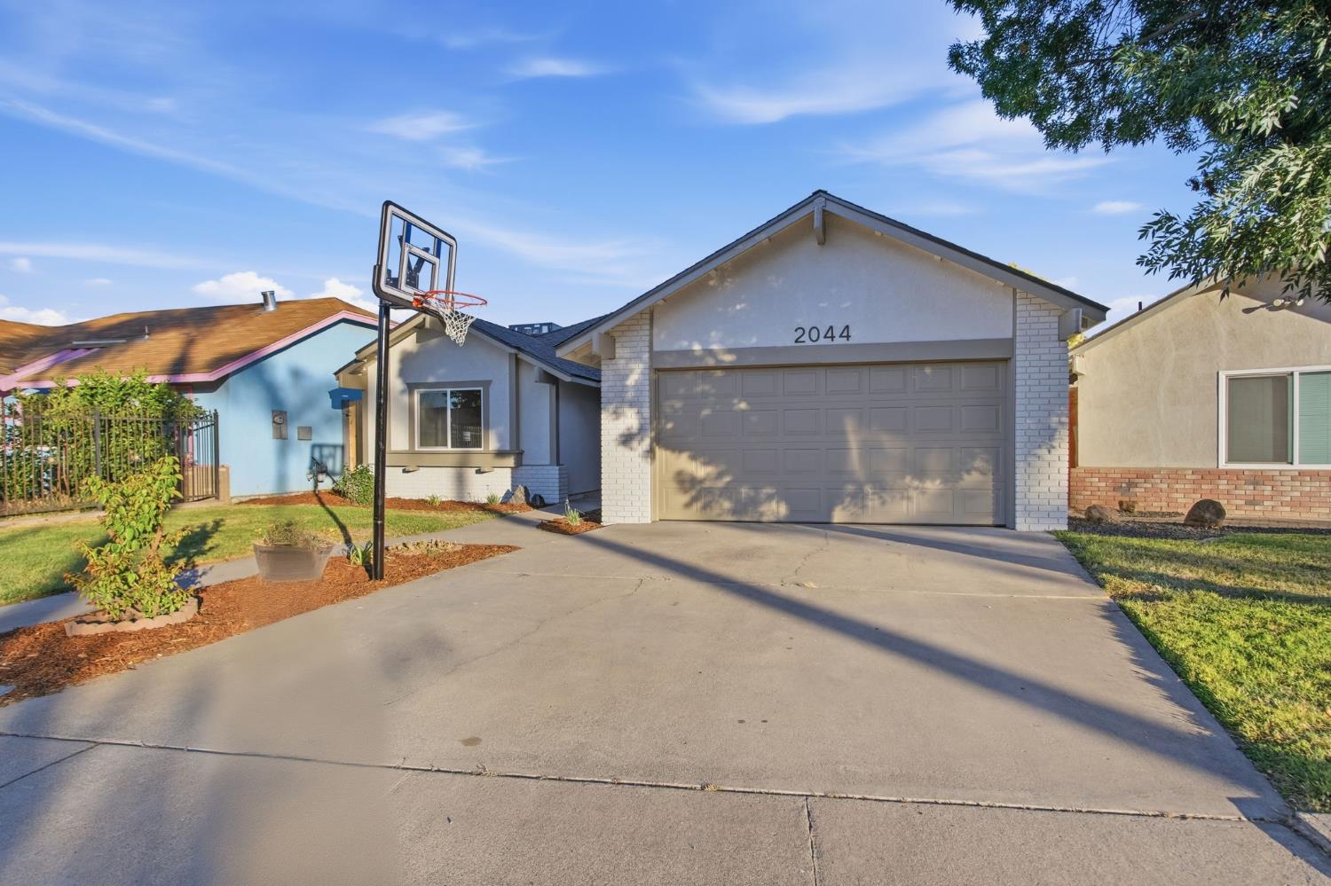 2044 Peggy Ln, Modesto, CA 95351