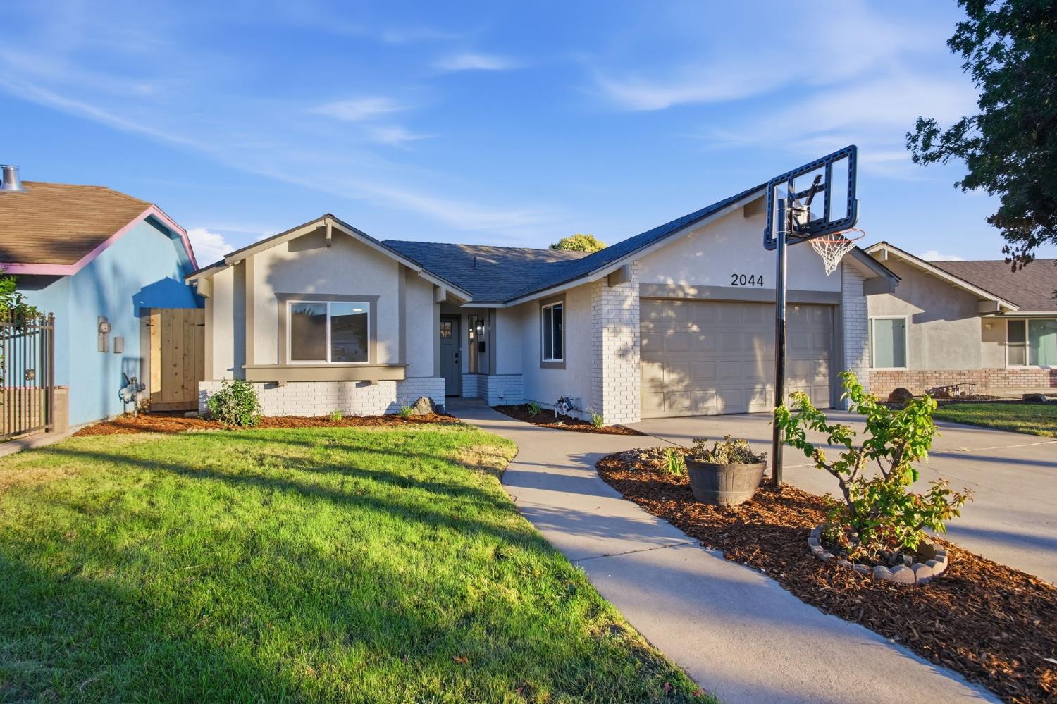 2044 Peggy Ln, Modesto, CA 95351