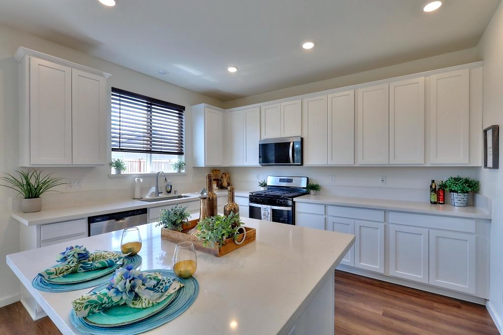 5439 Drawbridge Way, Riverbank, CA 95367