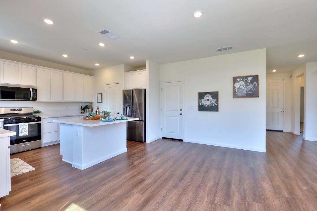 5439 Drawbridge Way, Riverbank, CA 95367