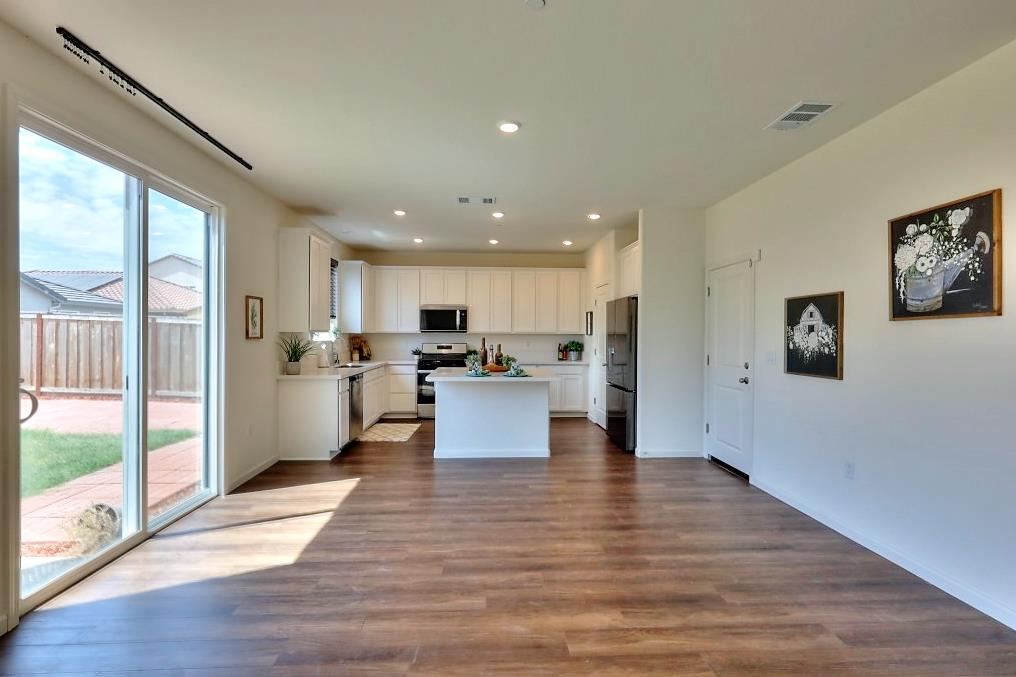 5439 Drawbridge Way, Riverbank, CA 95367