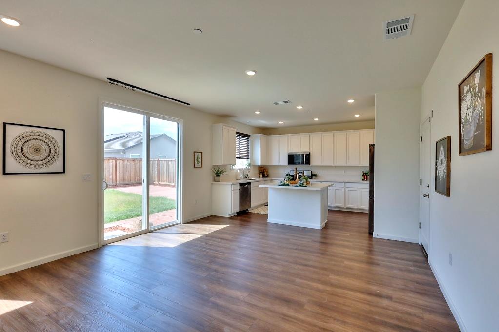5439 Drawbridge Way, Riverbank, CA 95367