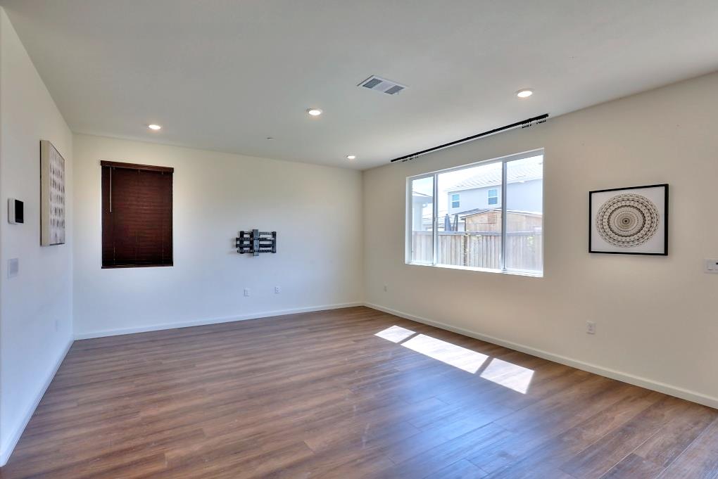 5439 Drawbridge Way, Riverbank, CA 95367