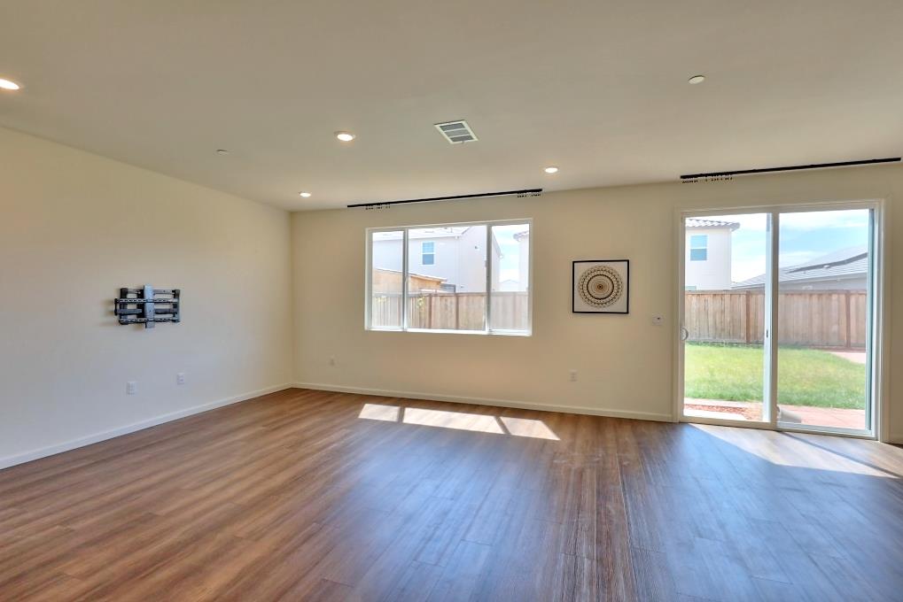 5439 Drawbridge Way, Riverbank, CA 95367