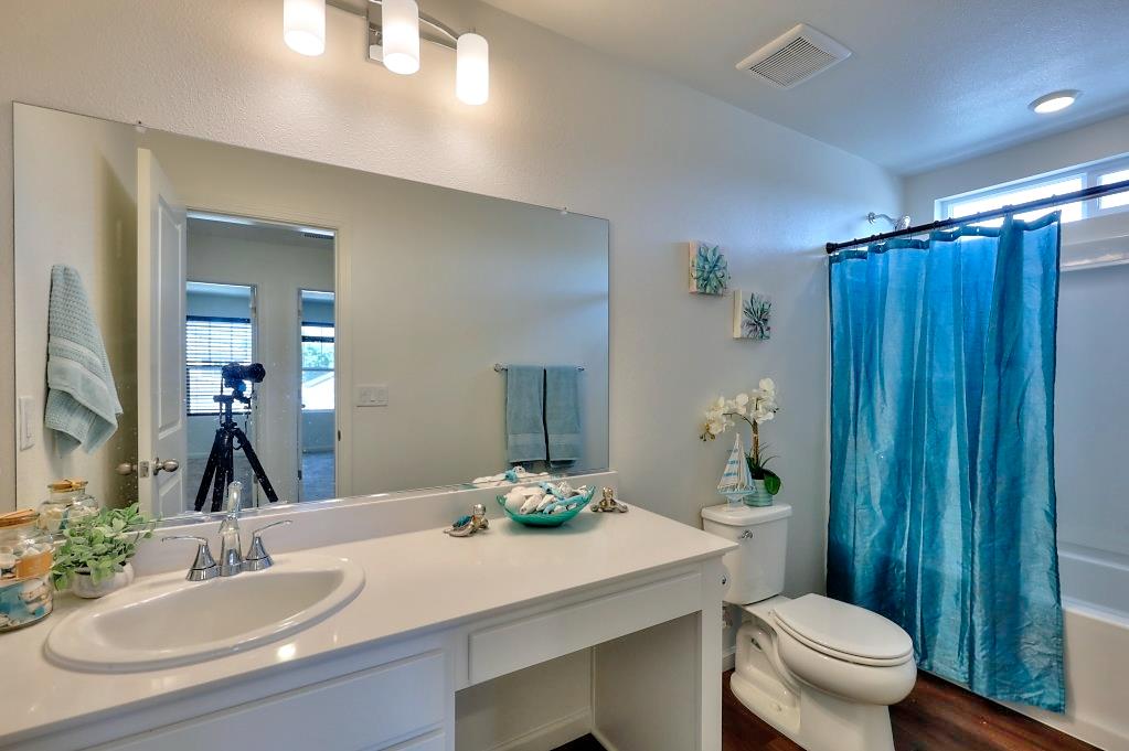 5439 Drawbridge Way, Riverbank, CA 95367