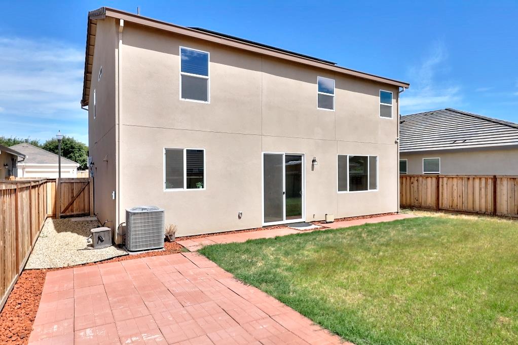 5439 Drawbridge Way, Riverbank, CA 95367
