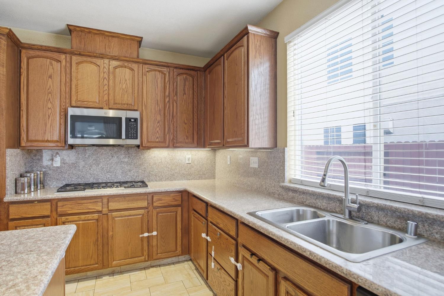 1501 Tristan Ct, Hughson, CA 95326