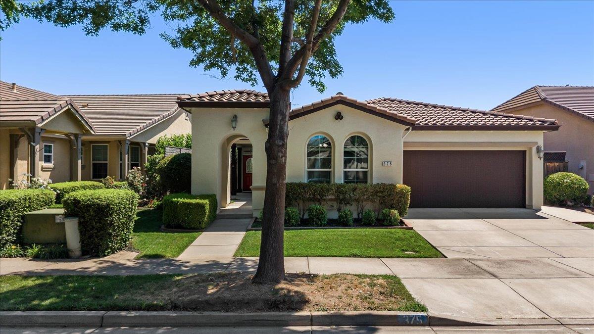 375 Applegate Dr, Oakdale, CA 95361