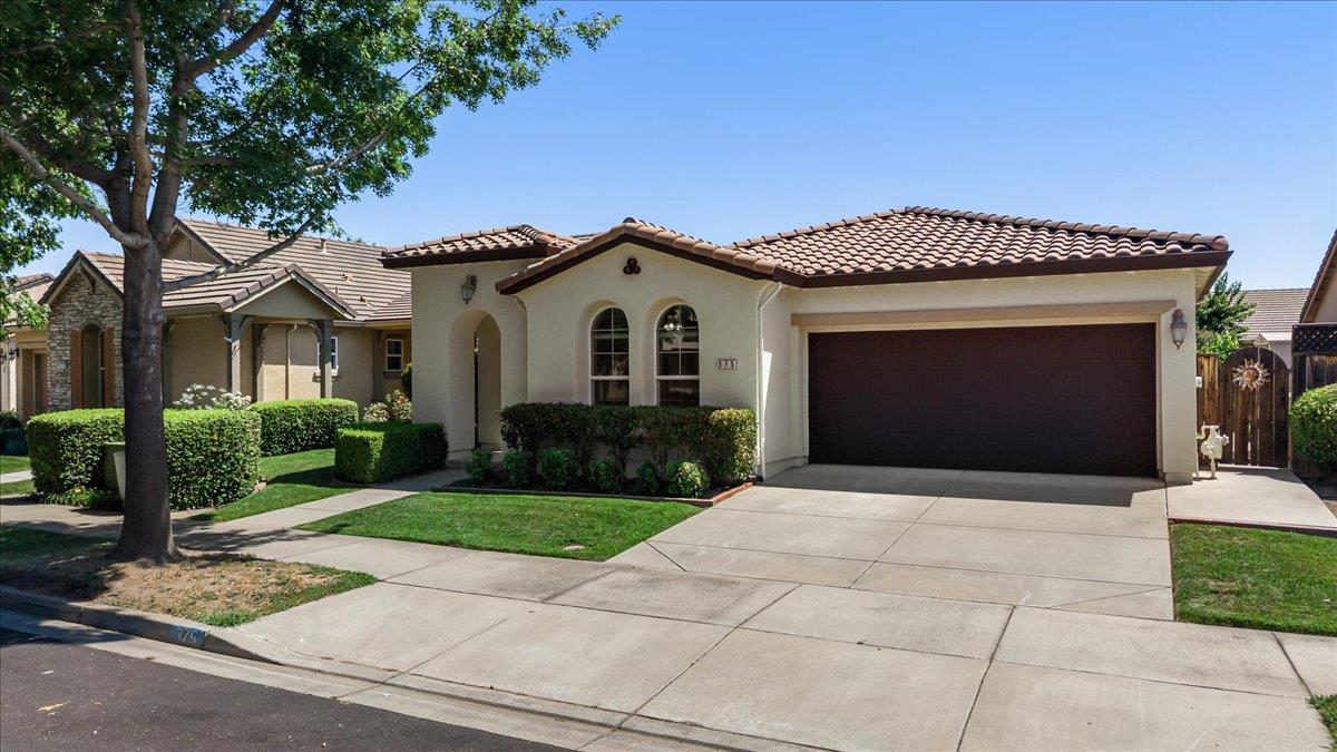 375 Applegate Dr, Oakdale, CA 95361