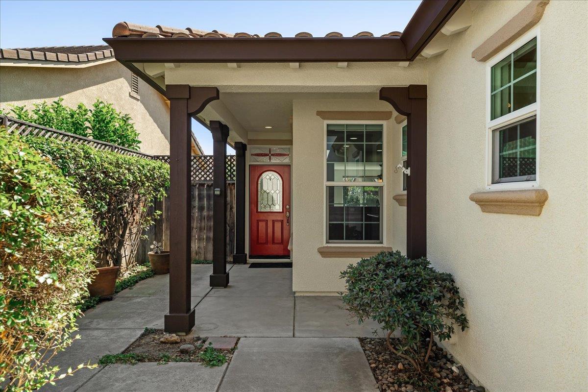 375 Applegate Dr, Oakdale, CA 95361