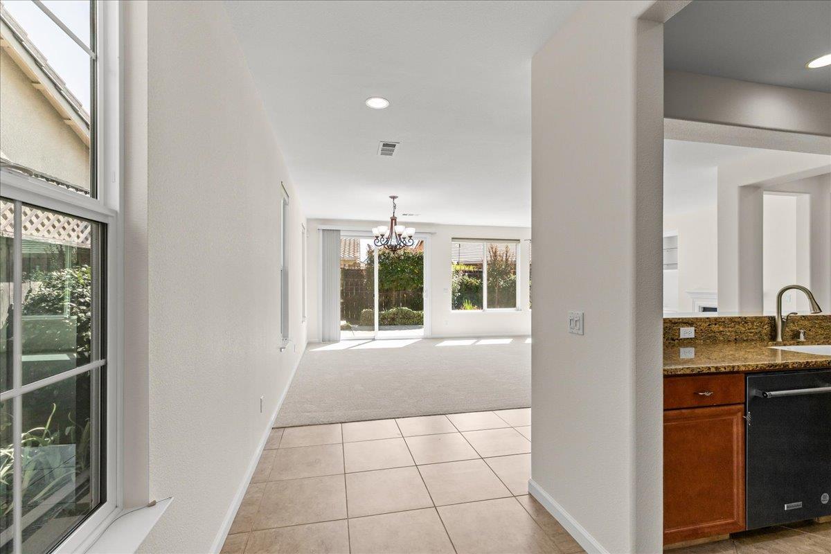 375 Applegate Dr, Oakdale, CA 95361
