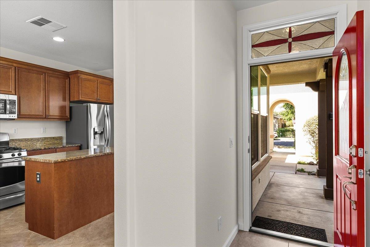 375 Applegate Dr, Oakdale, CA 95361