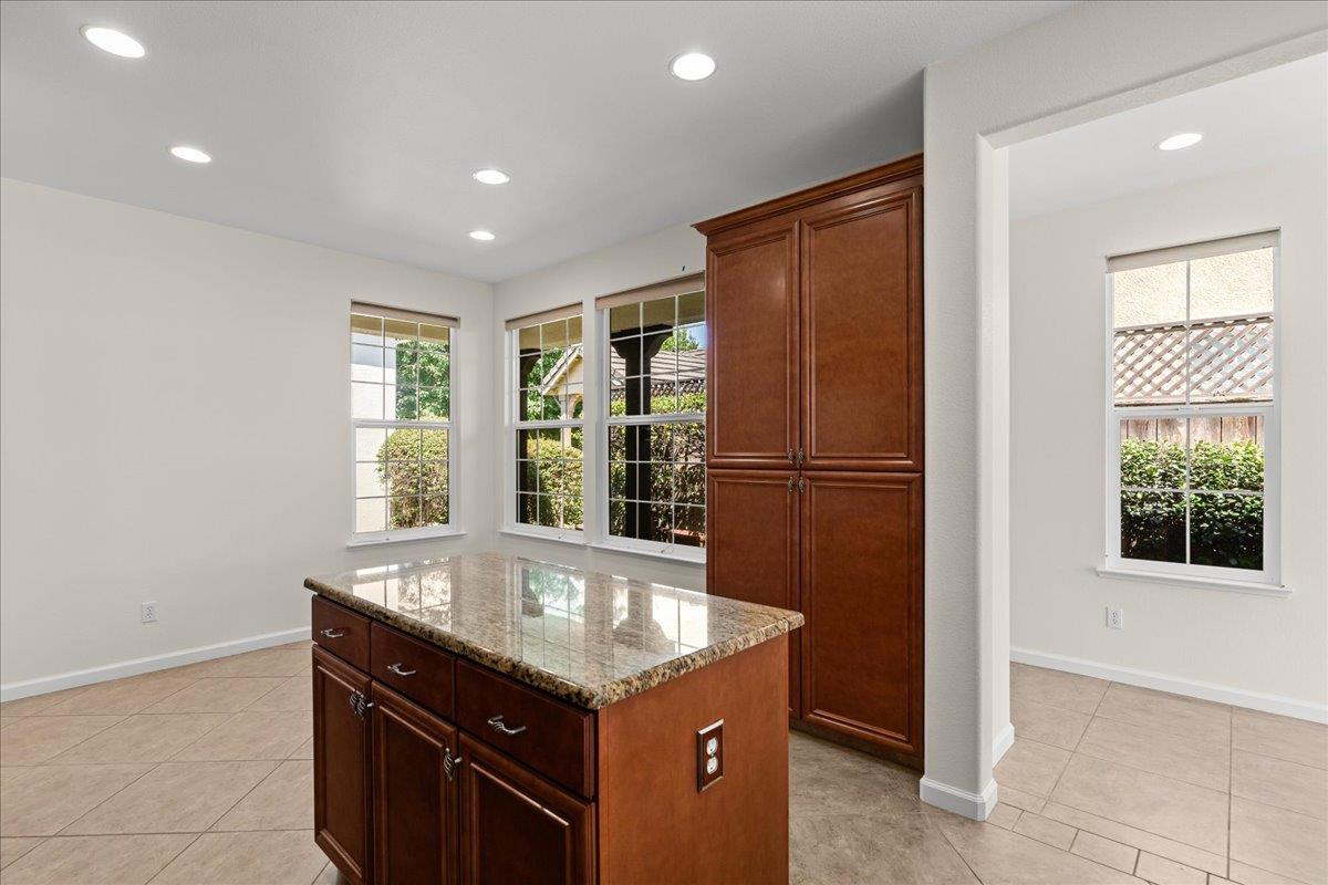 375 Applegate Dr, Oakdale, CA 95361