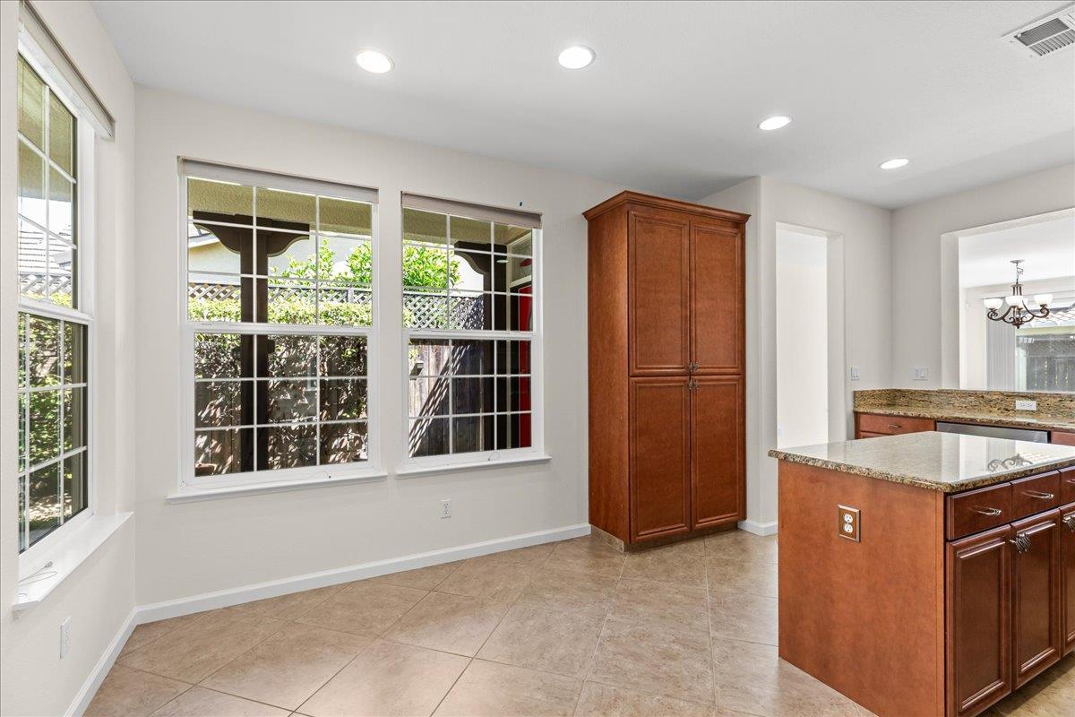 375 Applegate Dr, Oakdale, CA 95361
