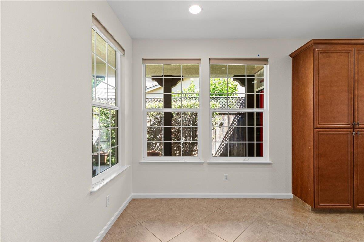 375 Applegate Dr, Oakdale, CA 95361