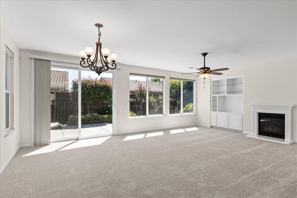 375 Applegate Dr, Oakdale, CA 95361