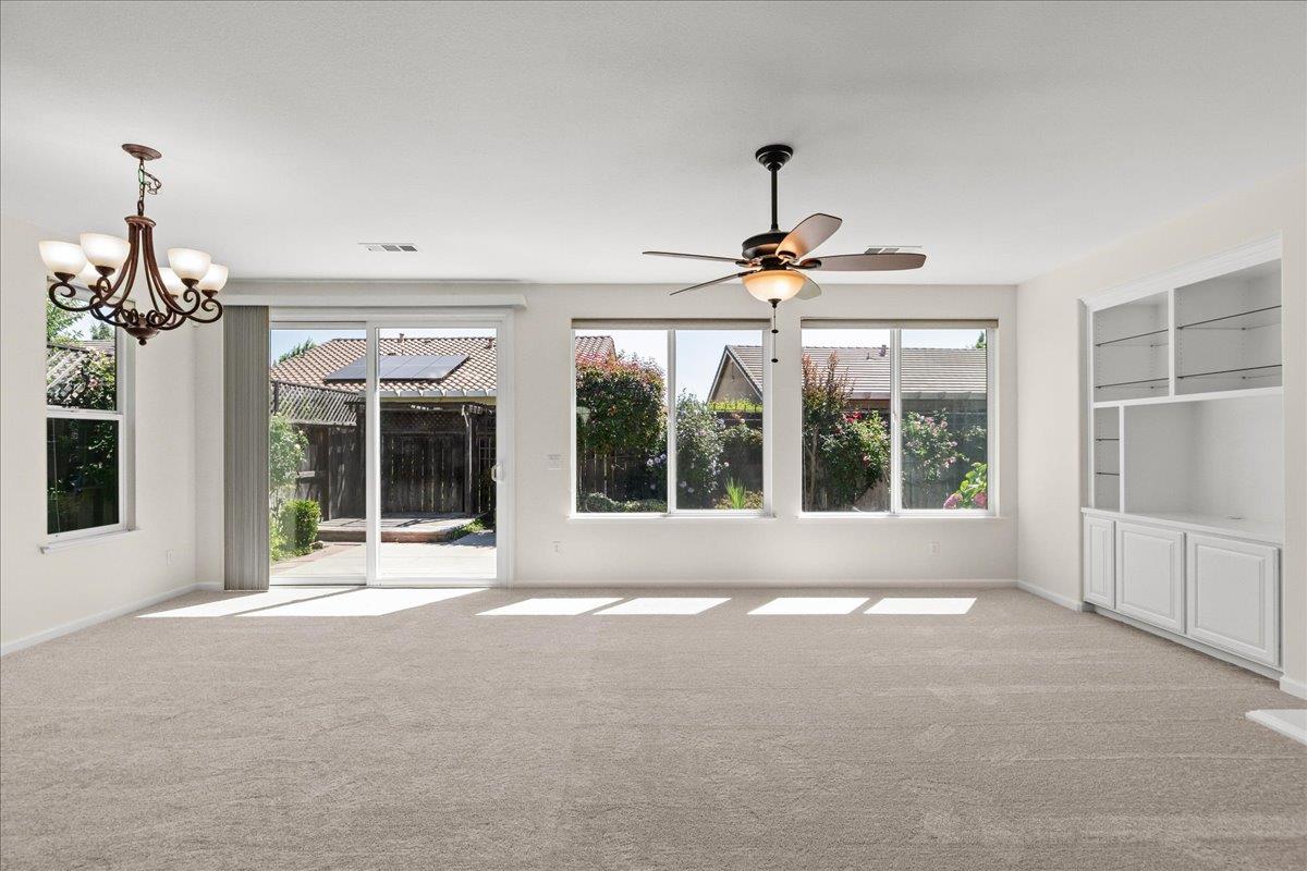 375 Applegate Dr, Oakdale, CA 95361