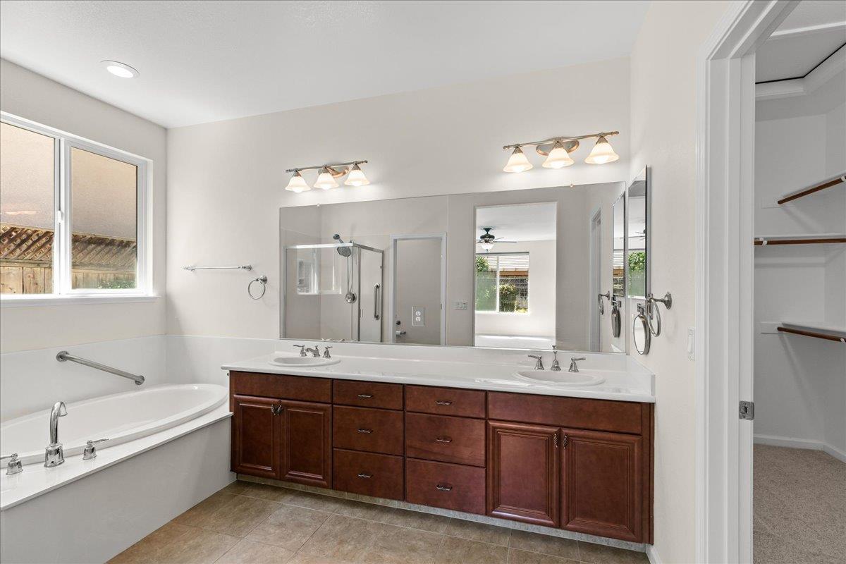 375 Applegate Dr, Oakdale, CA 95361