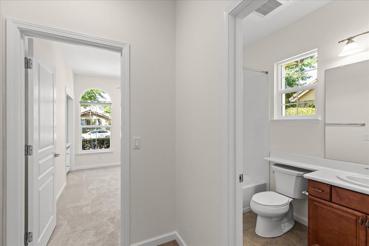 375 Applegate Dr, Oakdale, CA 95361