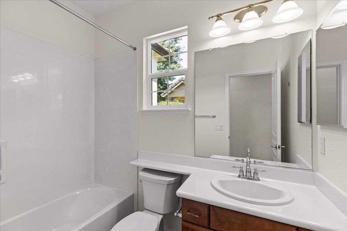 375 Applegate Dr, Oakdale, CA 95361