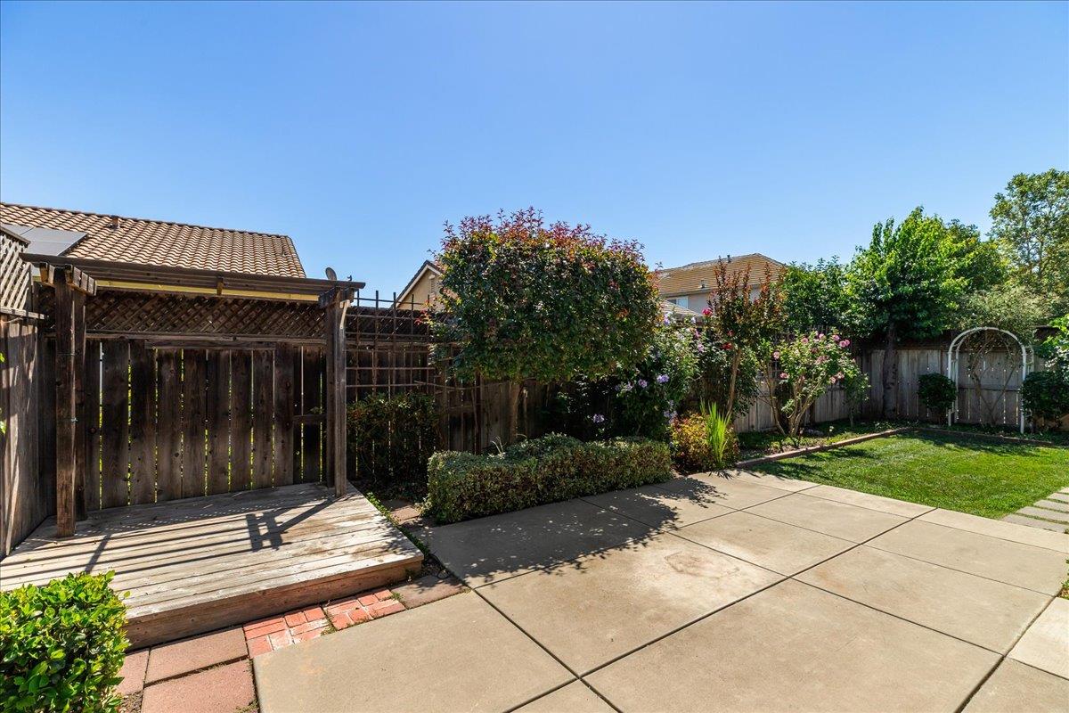 375 Applegate Dr, Oakdale, CA 95361