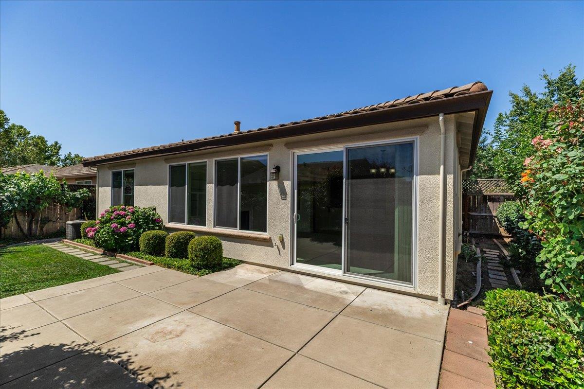 375 Applegate Dr, Oakdale, CA 95361