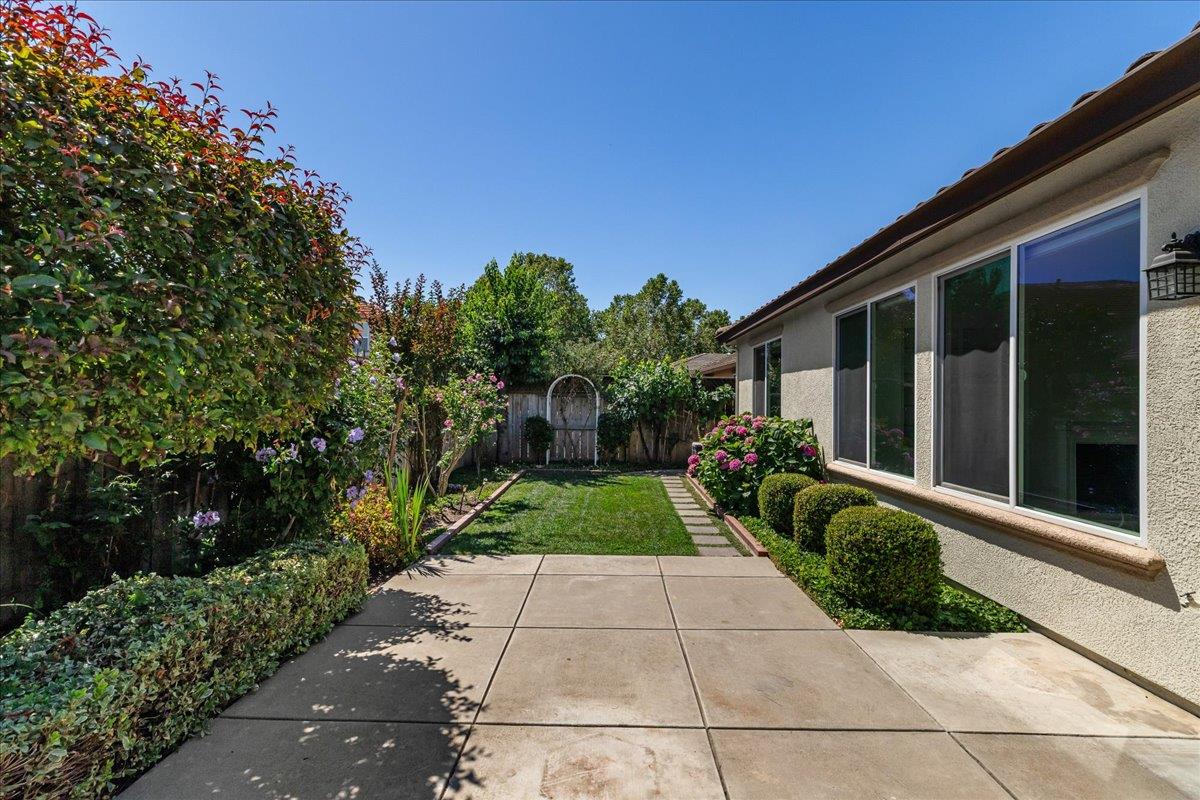 375 Applegate Dr, Oakdale, CA 95361