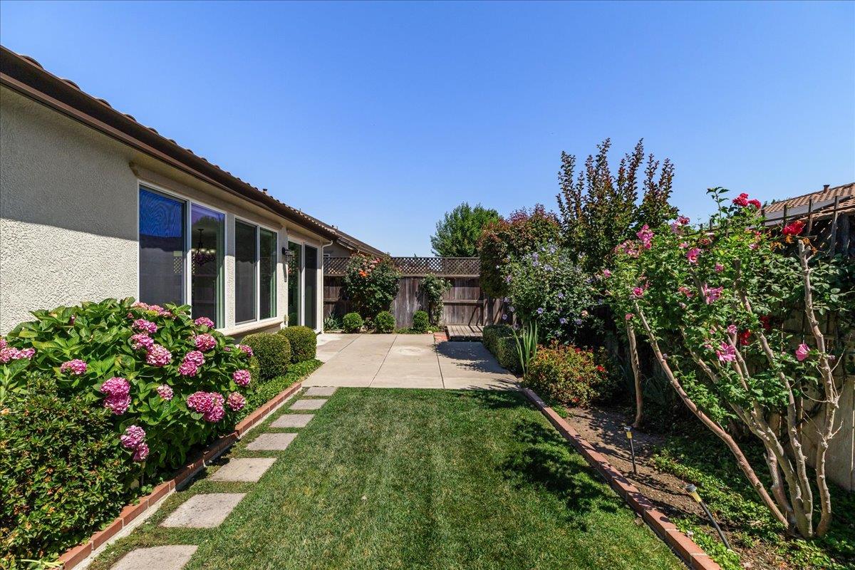 375 Applegate Dr, Oakdale, CA 95361