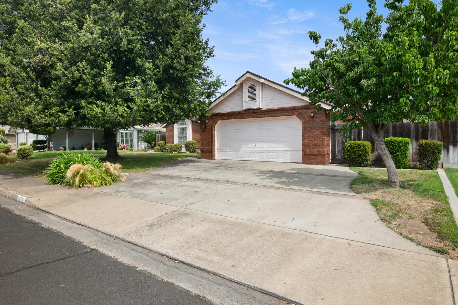 1858 Pontiac St, Oakdale, CA 95361