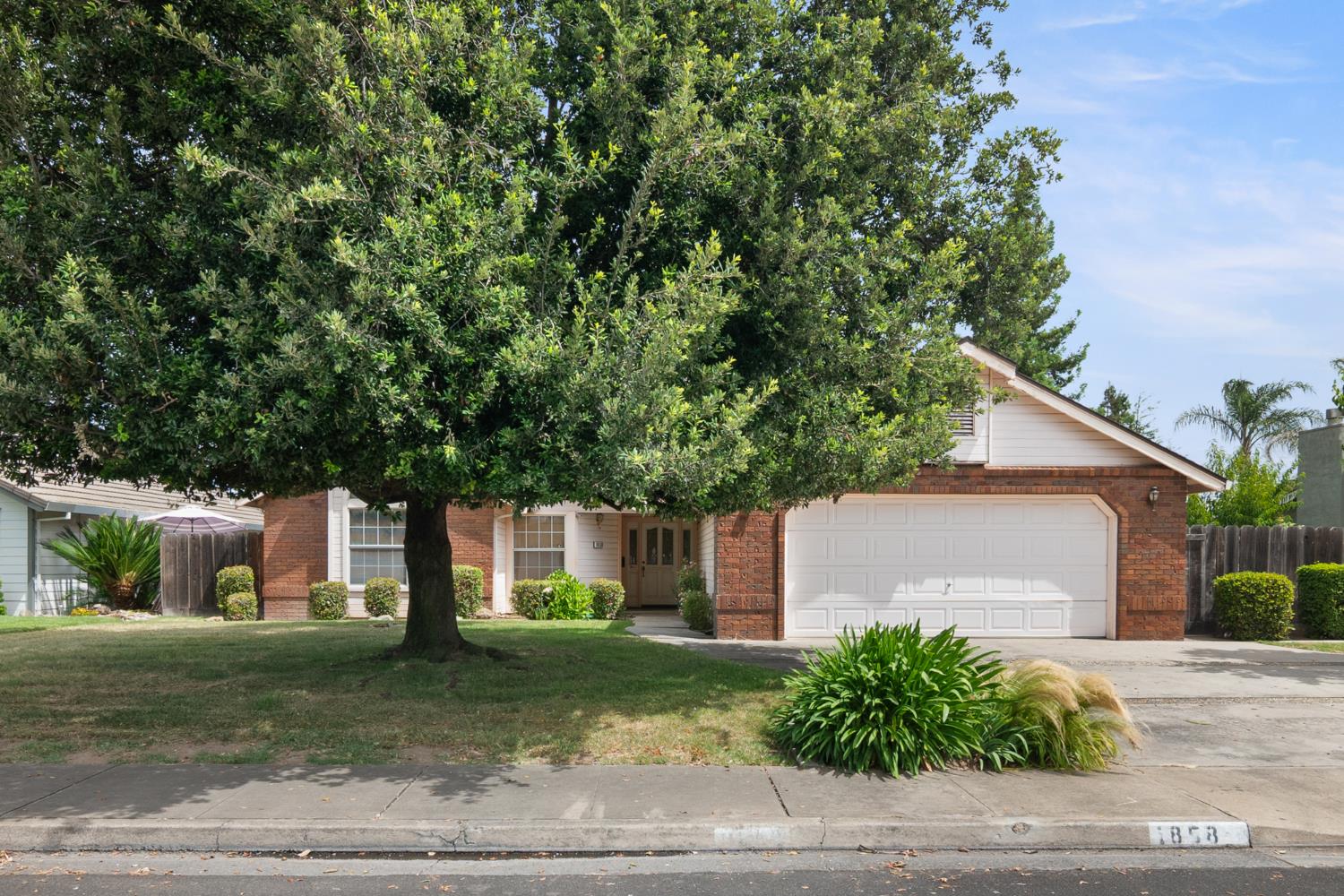 1858 Pontiac St, Oakdale, CA 95361