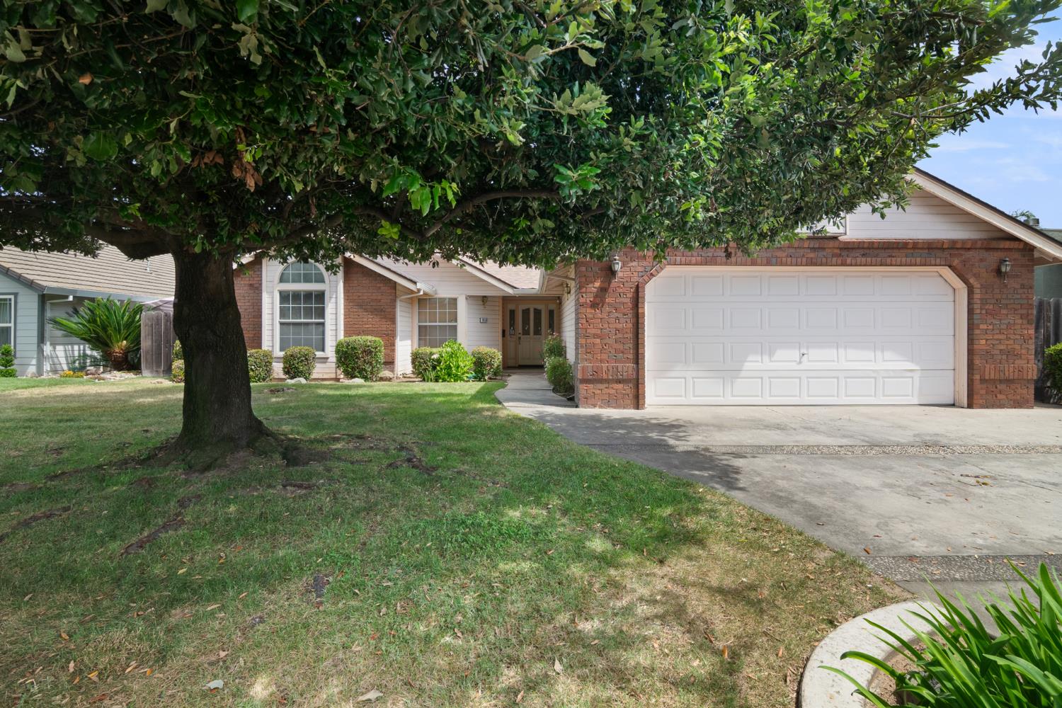 1858 Pontiac St, Oakdale, CA 95361